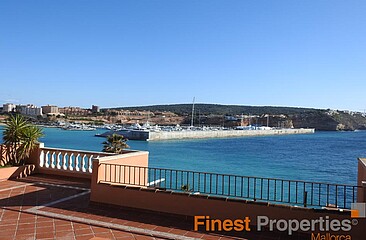 3 bedroom apartment in first sea line for rent