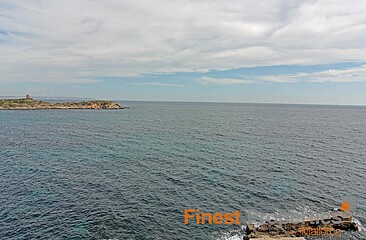 Unique waterfront villa with private access to the sea