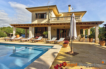 Finca with 220 avocado trees and holiday rental license, for sale near Palma