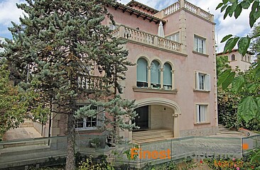 Majestic city villa suited as residential or commercial building in Son Armandams