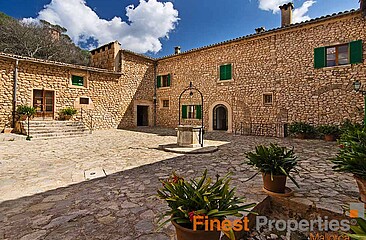 Antique Arab country estate with over 800,000 m² of land near Palma for sale