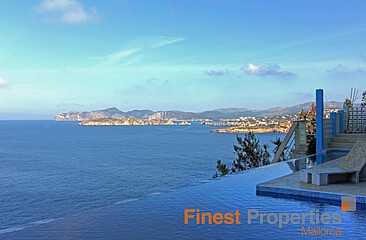 Modern villa in first line with sea access in El Toro for rent