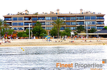 Exclusive apartment on the first floor in 1st sea line in Ciudat Jardin for rent