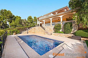 Villa for rent in Palmanova with partial sea views