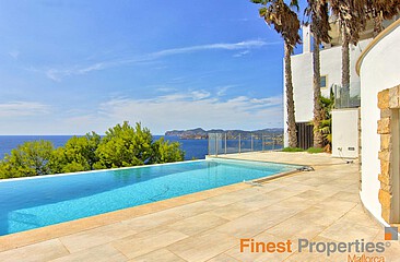 Front line Mediterranean villa for sale in El Toro