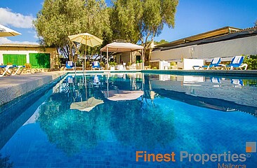 Agroturismo Hotel with 9 rooms near the sea and golf course in Majorca for sale