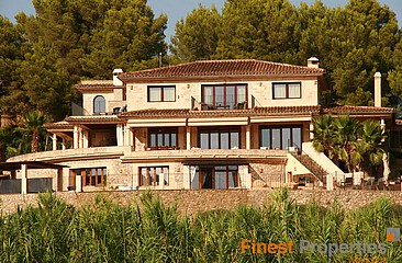 Exclusive 7 bedroom country house and guest house for sale in Calvia
