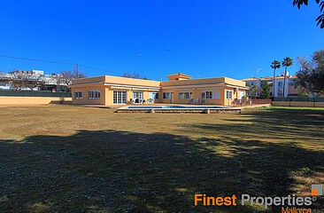 Bungalow for sale in a central location in Santa Ponsa