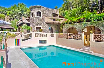 Finca for sale in an absolutely quiet location between Paguera and Escapdella