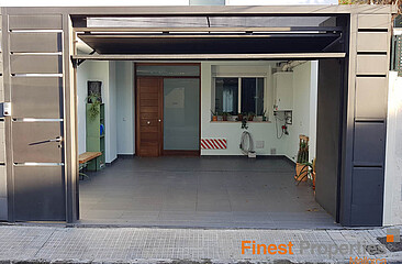 Modern house with garage and pool in Palma