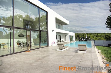 Family villa with large garden and beautiful views in Sol de Mallorca for rent