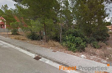 Building plot in quiet and popular residential area in Saint Marcal