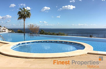 Apartamento bien mantenido de 2 dormitorios en 1, línea de mar en Sol de Mallorca en venta