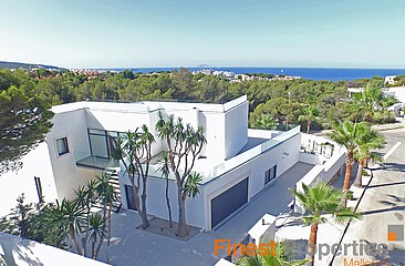 Modern light-filled villa with sea views in Nova Santa Ponsa