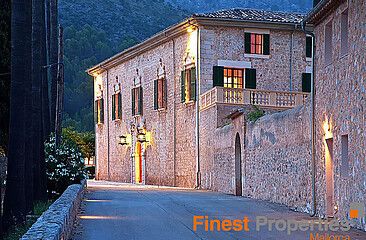 Exceptional residence with 84 bedrooms for sale in