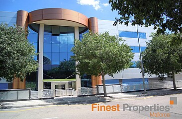 Office building in industrial park near Palma de Mallorca