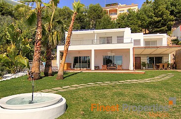 Modern villa in an upscale residential area in Bendinat